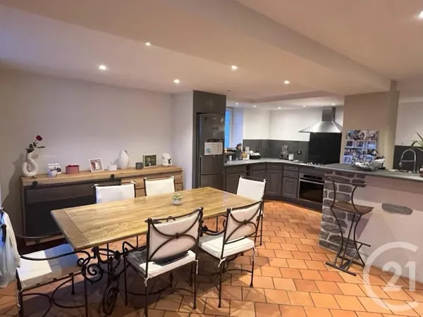 Maison 7 pièces 243 m²