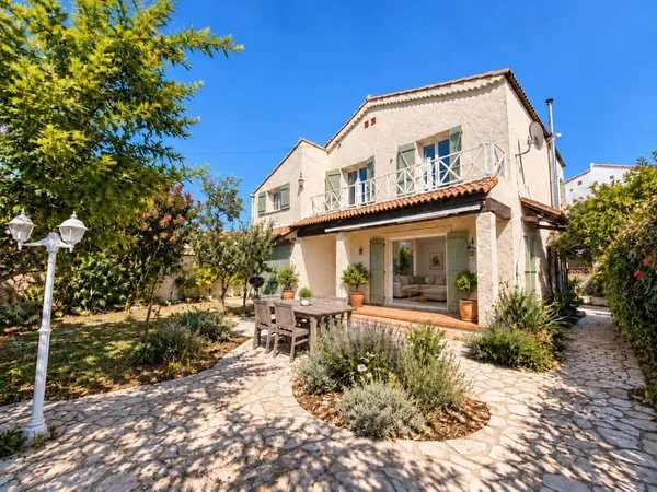 Villa 8 pièces 170 m²