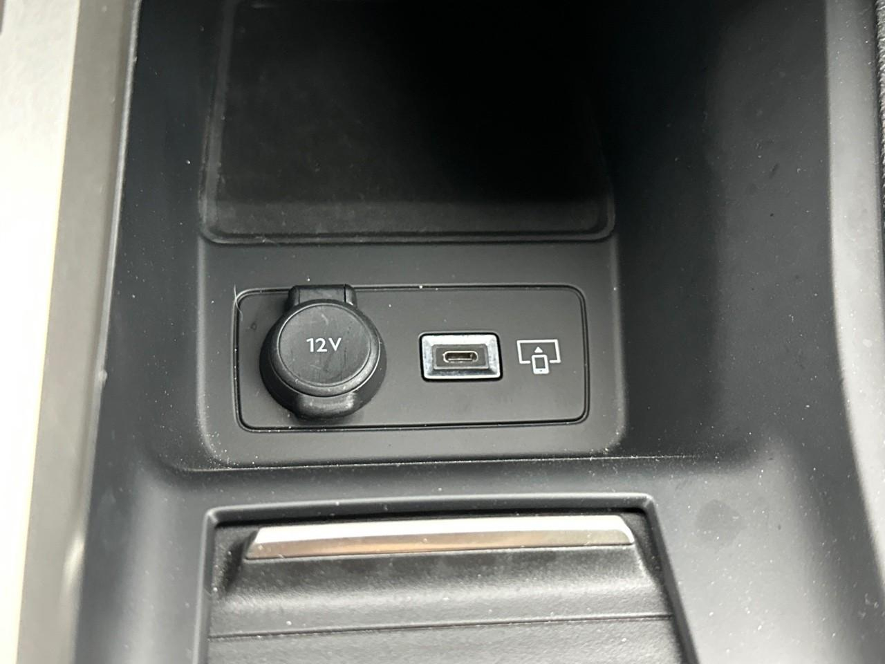 Peugeot 308 hybrid 145 e-dcs6 allure — photo 32