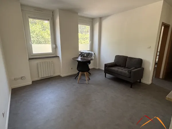 Appartement de type F1 meublé (TOUTES CHARGES INCLUSES)
