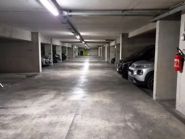 Place de parking voiture 13005 madon gontard