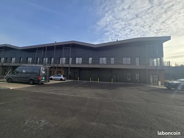 Local d'activité 451 m²