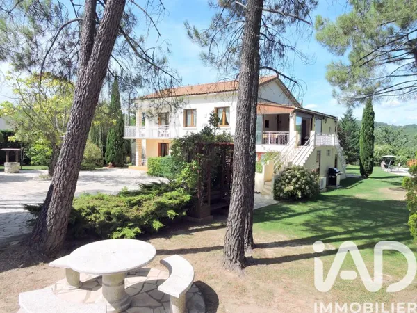 Maison 10 pièces 208 m²