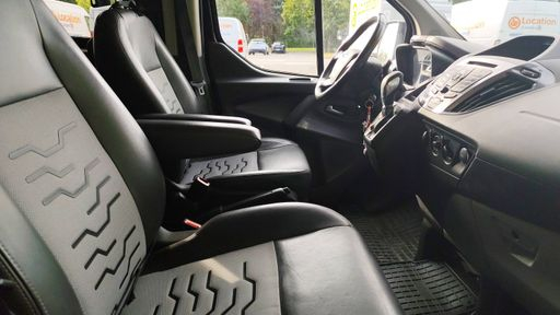 Ford Tourneo Custom 290 L1H1 2.0 TDCi 170ch - Sport – 2017 – 140597 km – Diesel – Boîte Automatique — photo 11