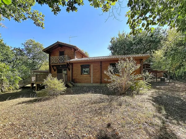 Maison bois à Jugazan avec grand terrain