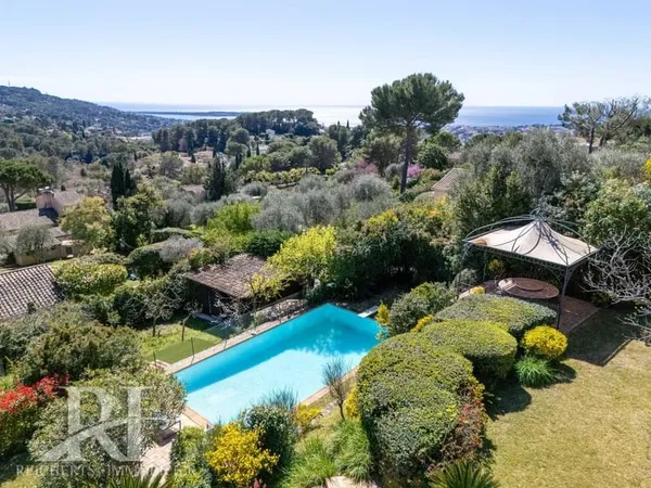 MOUGINS Exclusivité VILLA Vue Mer et collines / Piscine