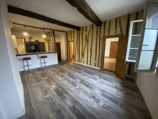 À vendre -- Appartement T3 de caractère au coeur historique d'