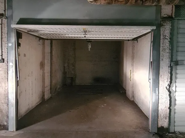 Box place parking fermé et sécurisé 18m² quartier Levis, 1er sous-sol