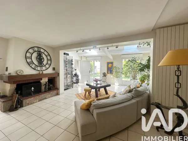 Maison 7 pièces 215 m²