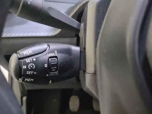 Peugeot 208 puretech 75 s&amp;s bvm5 — photo 25
