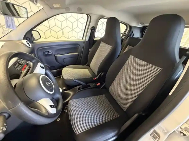 Renault Twingo iii e-tech — photo 9