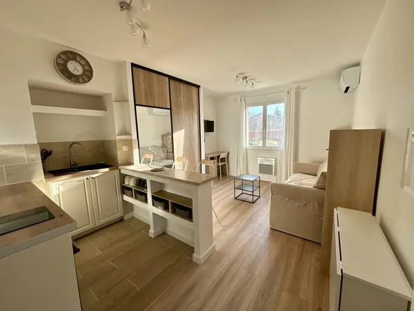 Studio meublé 22,14m2 avec stationnement Luynes