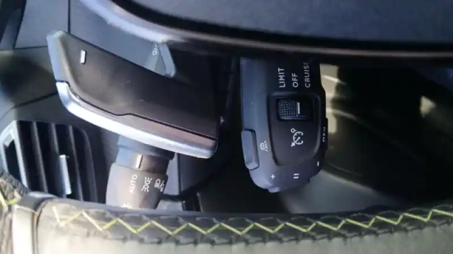 Peugeot 2008 hybrid 136 e-dcs6 — photo 73