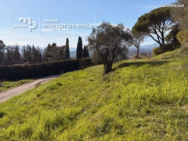 Terrain à bâtir de 1500 m² à GRASSE (06)