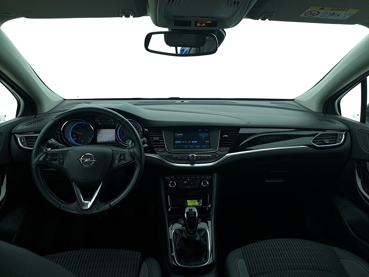 Opel Astra Sports Tourer — photo 15