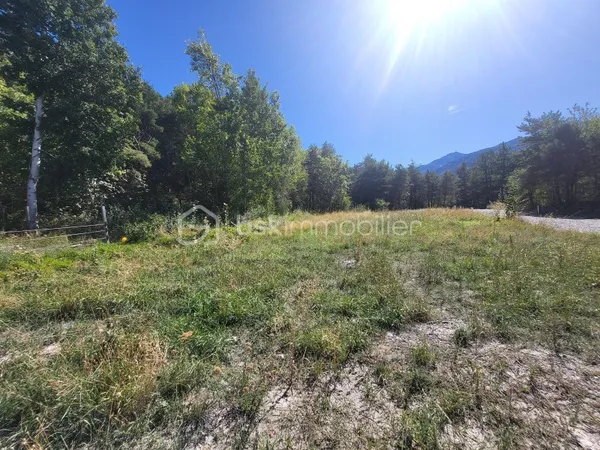 Terrain 574 m²