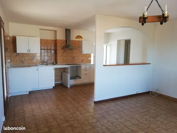 Maison de village atypique -2 étages