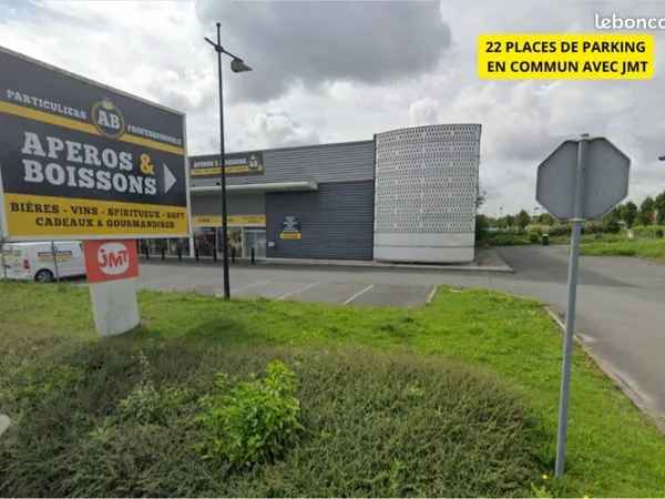 Belle cellule commercial de 450 m2 zone commerciale La SENTINELLE