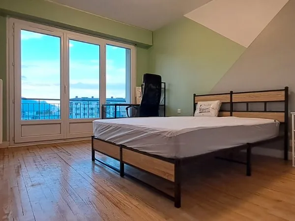 Chambre dans grand appartement chambery