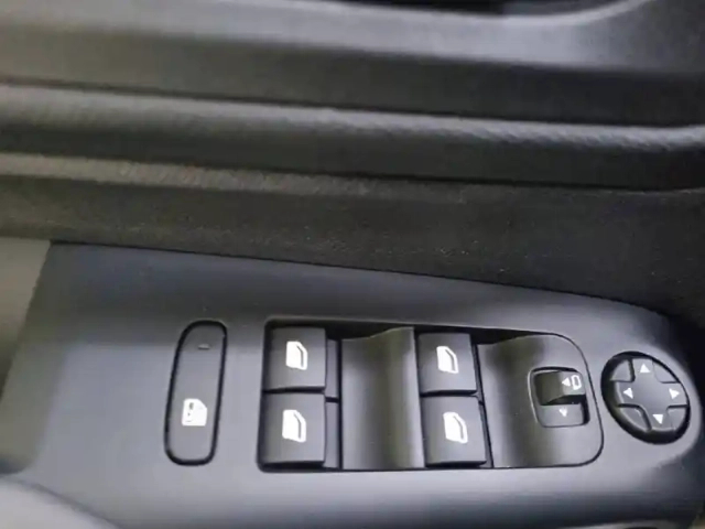 Citroën C5 Aircross hybride rechargeable 225 s&amp;s e-eat8 — photo 31