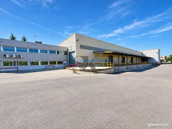 Local 2940 m² Vitrolles