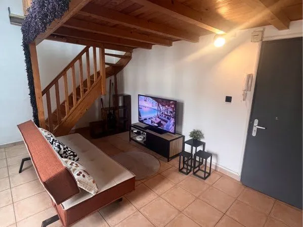 Studio meublé avec mezzanine - 34 m² - Centre Nîmes - 575
