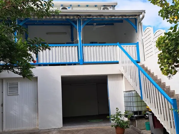 Maison à louer LES 3 ILETS Bourg près du collège