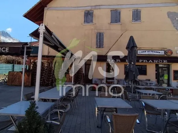 Local de 197 m² - CHORGES