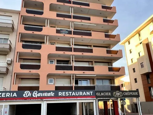 Studio cabine meublé avec balcon vue latérale mer + Option Garage