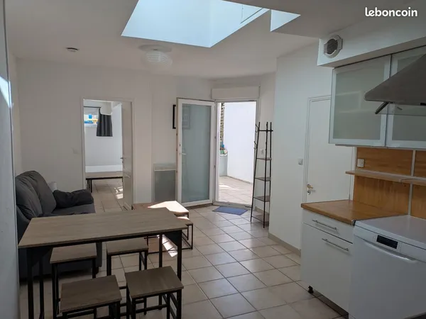 T2 meublé avec garage et cours