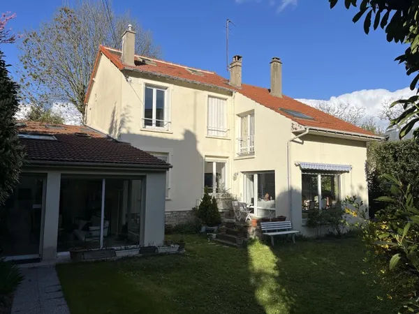 Vends maison avec grand jardin - 250m²