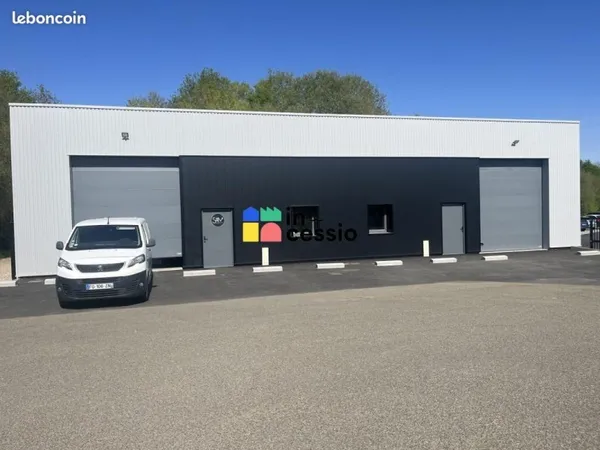 Local d'activité 400 m²