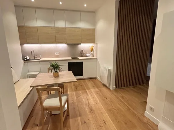 32m2 refait à neuf en plein centre de Paris