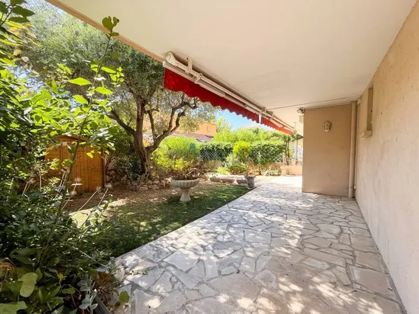 A VENDRE FREJUS PLAGE APPARTEMENT 4 PIECES AVEC JARDIN