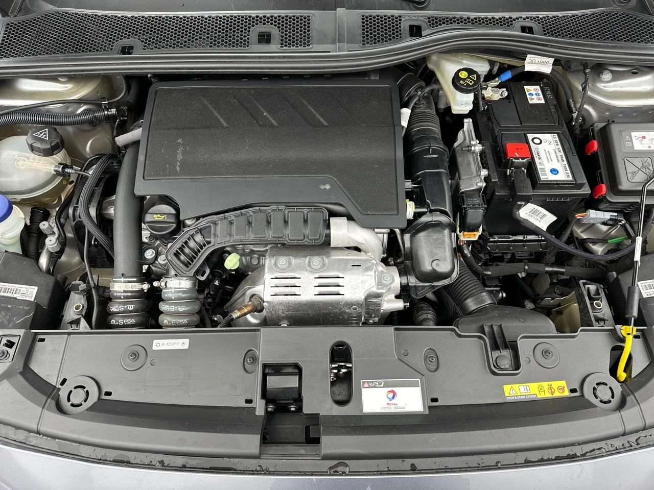 Peugeot 208 puretech 100 s&s eat8 gt — photo 13