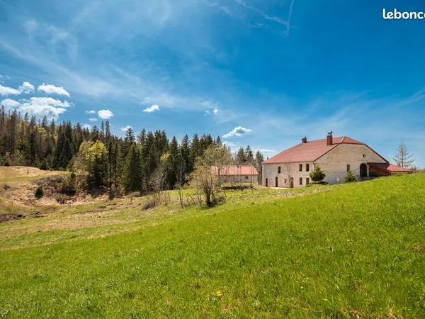 Ancien corps de ferme rénové - Gîtes + habitation