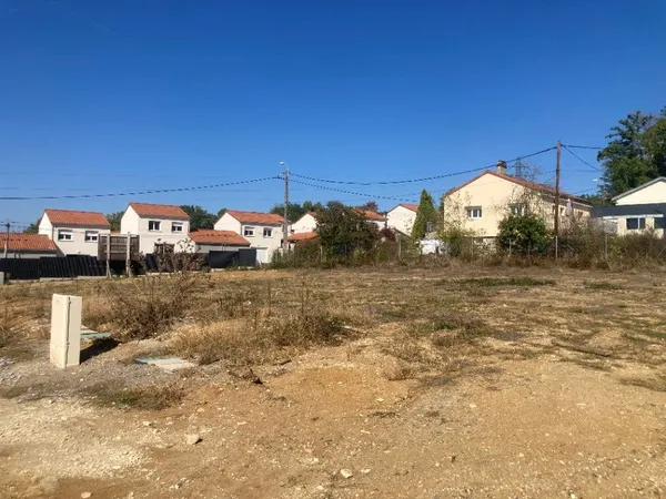 Terrain 810 m²