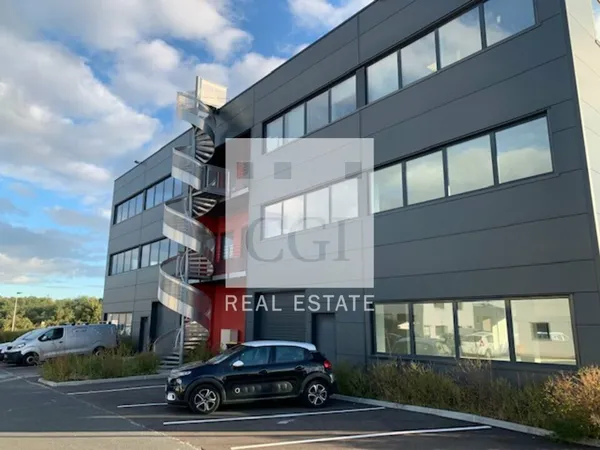 Local professionnel 128 m²
