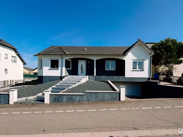 Bungalow moderne à Farébersviller - piscine, double garage, proche Sarrebruck