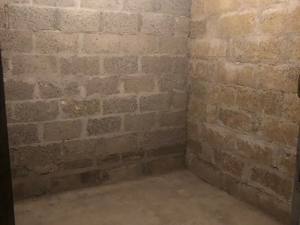 Garage avec cellier à louer