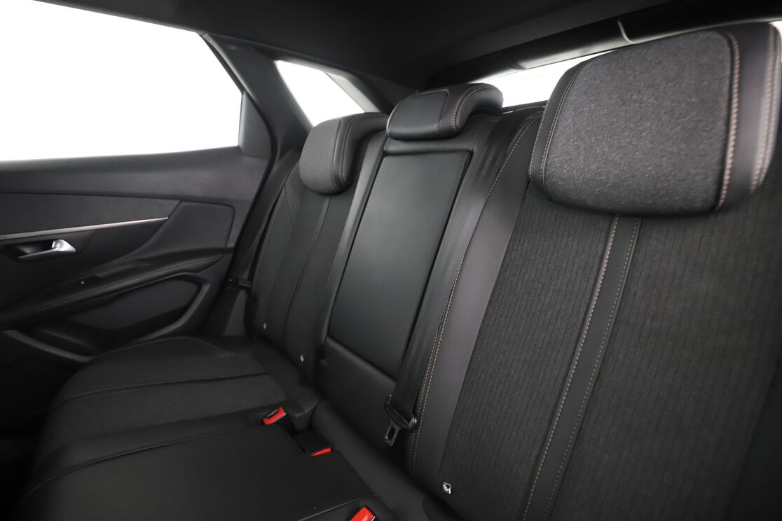 Peugeot 3008 1.2 PureTech GT Line — photo 13