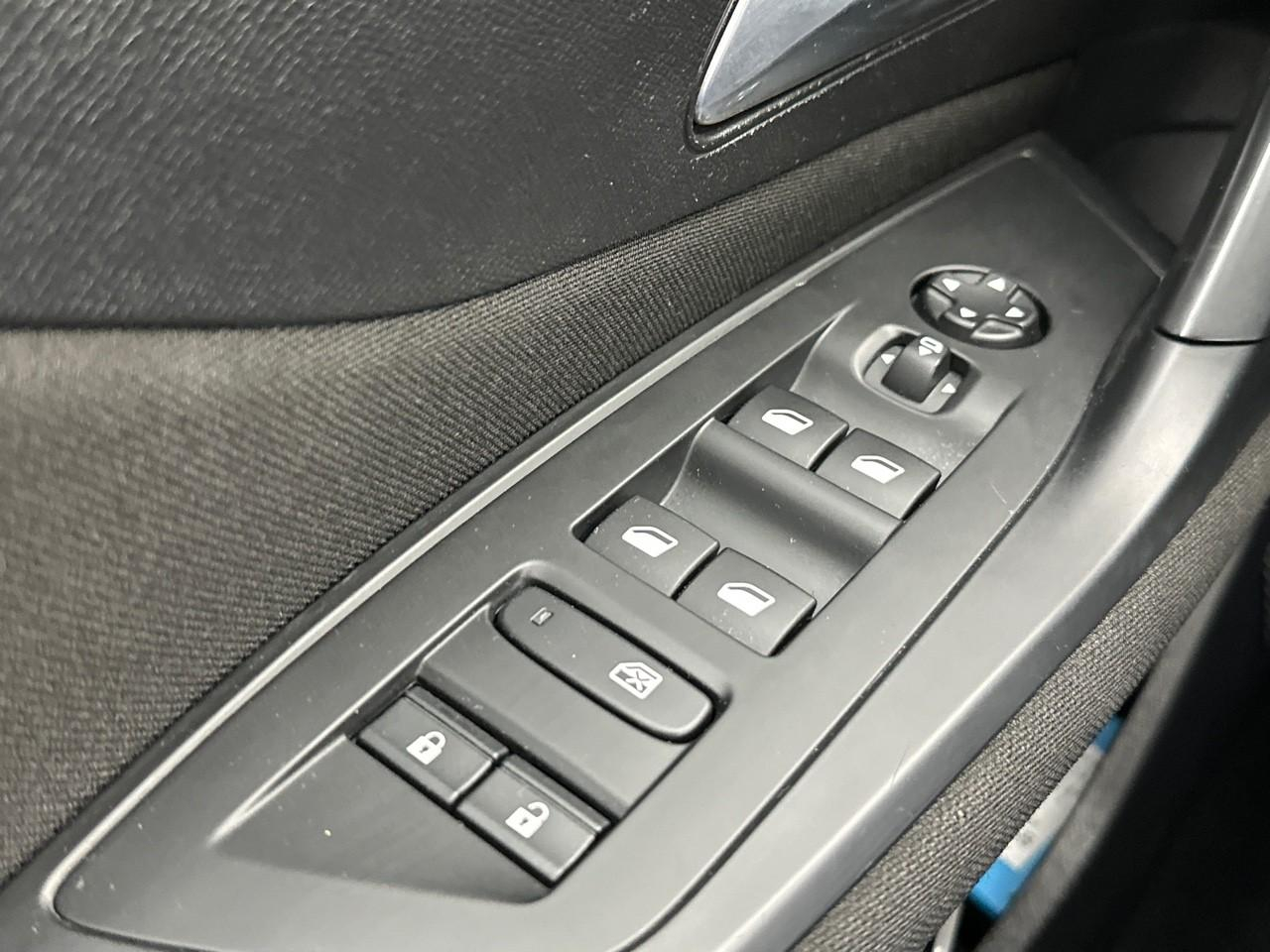 Peugeot 308 sw puretech 130ch s&s eat8 active pack — photo 15