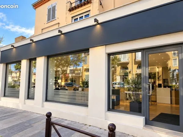 Local commercial 114 m²