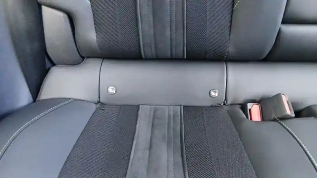 Peugeot 408 hybrid 145 e-dcs6 — photo 114