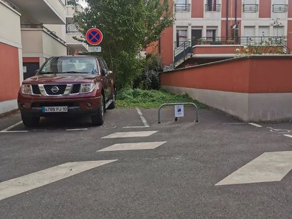 Place de parking a choisy Quartier gondole
