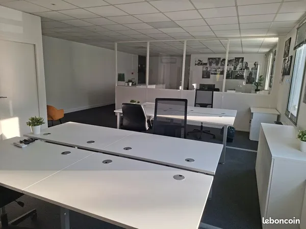 Bureau à louer en open space à Bron