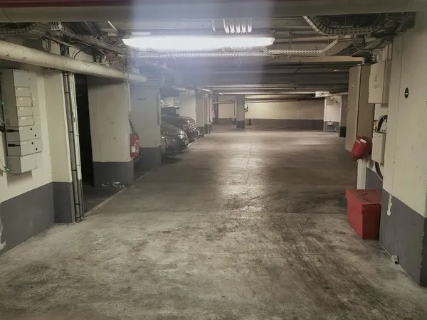 Vends grand parking boxable Paris 8ème