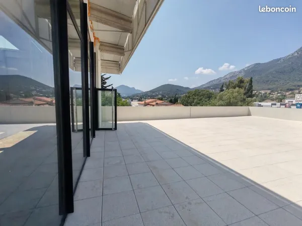 Local commercial 218 m²