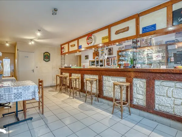 Hôtellerie et restauration Vente Saint-Pardoux-Isaac 249100€