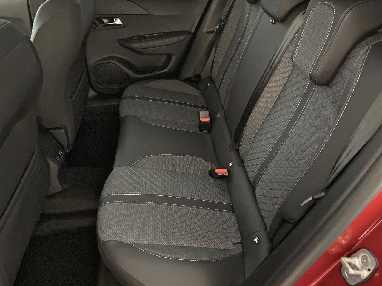 Peugeot 2008 hybrid 145 ch e-dcs6 allure — photo 10